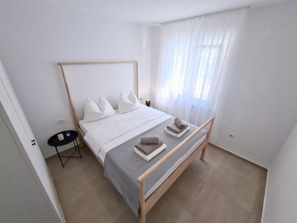 Apartments Maja Драмал Екстериор снимка