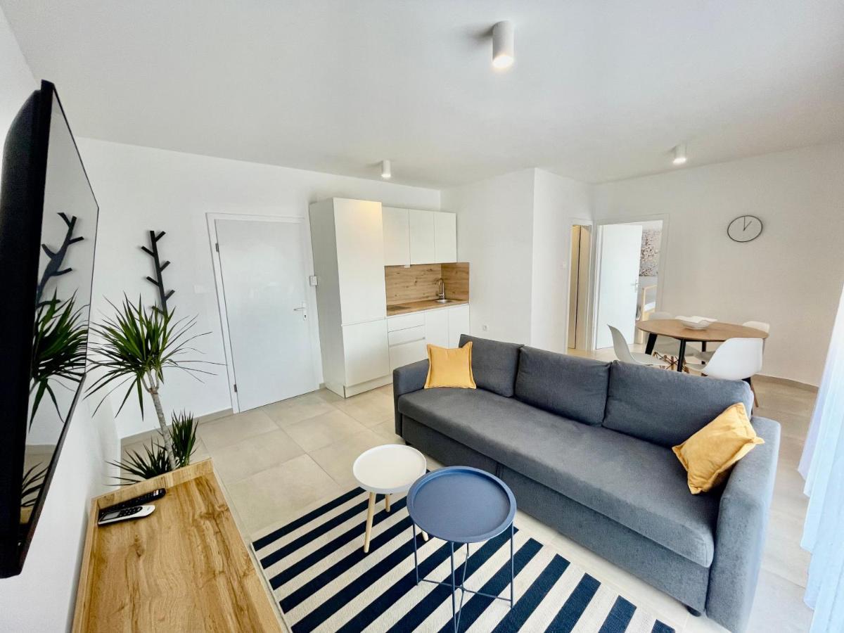 Apartments Maja Драмал Екстериор снимка