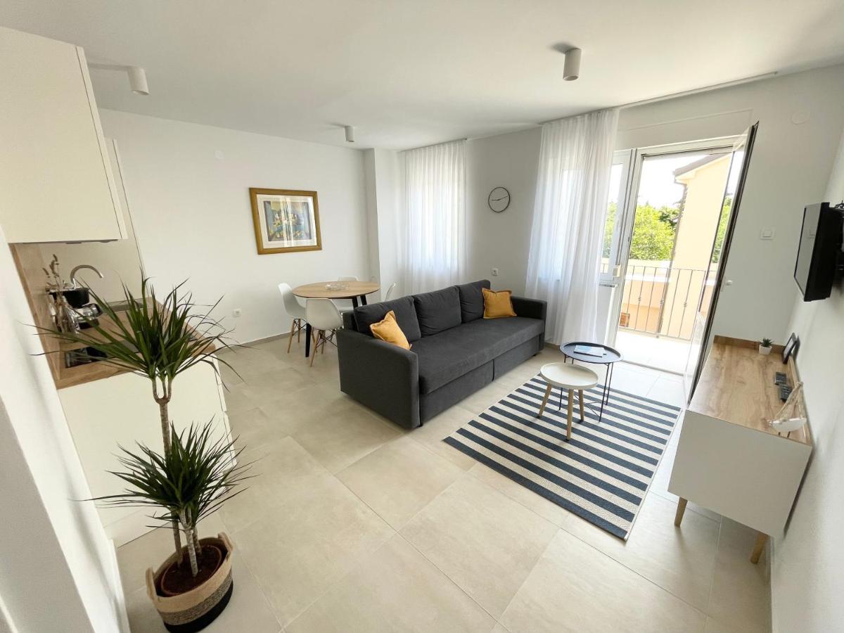 Apartments Maja Драмал Екстериор снимка