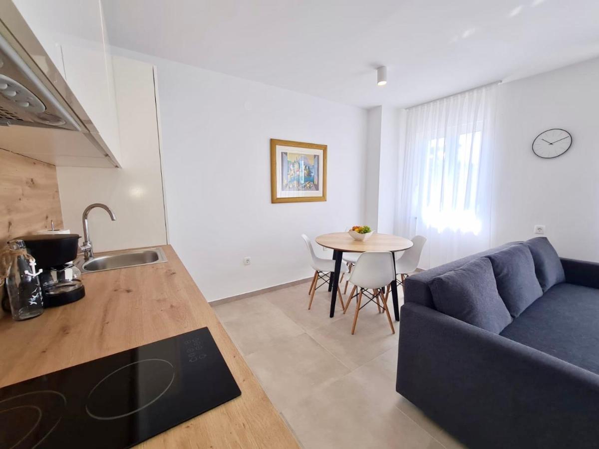 Apartments Maja Драмал Екстериор снимка
