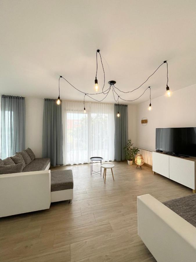 Apartments Maja Драмал Екстериор снимка