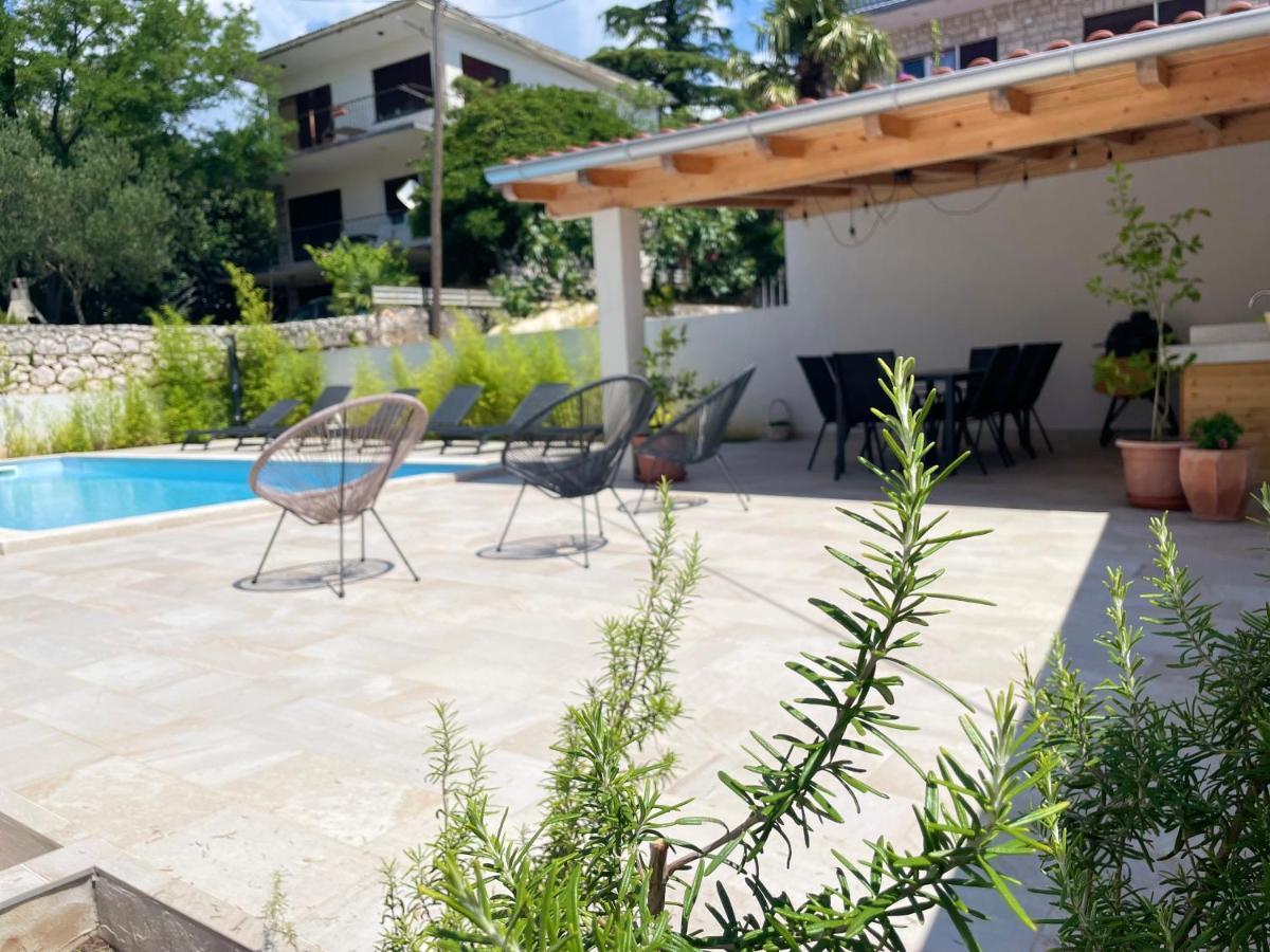 Apartments Maja Драмал Екстериор снимка