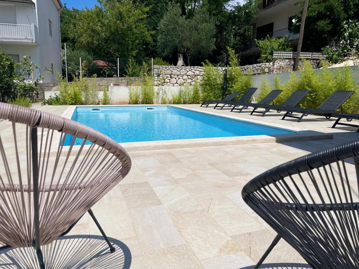 Apartments Maja Драмал Екстериор снимка