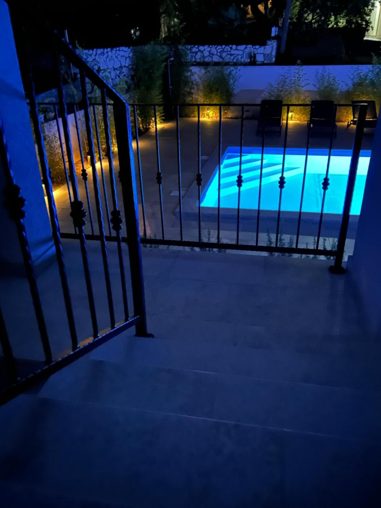 Apartments Maja Драмал Екстериор снимка